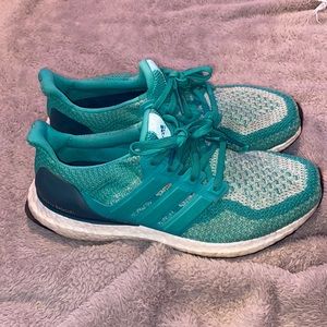 ADIDAS ULTRA BOOSTS size 7.5